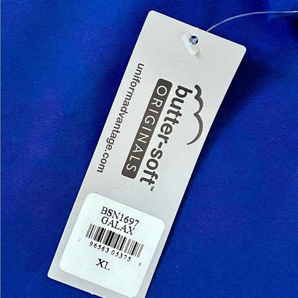 Butter soft scrub top XL - Picture 3 of 6